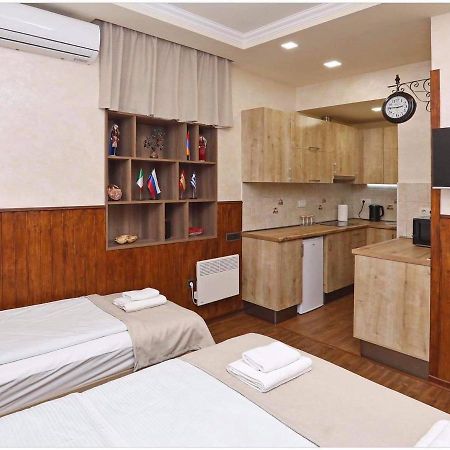 Family Mini-Hotel Martirosyan'S And Tours Γιερεβάν Εξωτερικό φωτογραφία