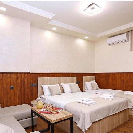 Family Mini-Hotel Martirosyan'S And Tours Γιερεβάν Εξωτερικό φωτογραφία