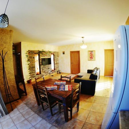Family Mini-Hotel Martirosyan'S And Tours Γιερεβάν Εξωτερικό φωτογραφία