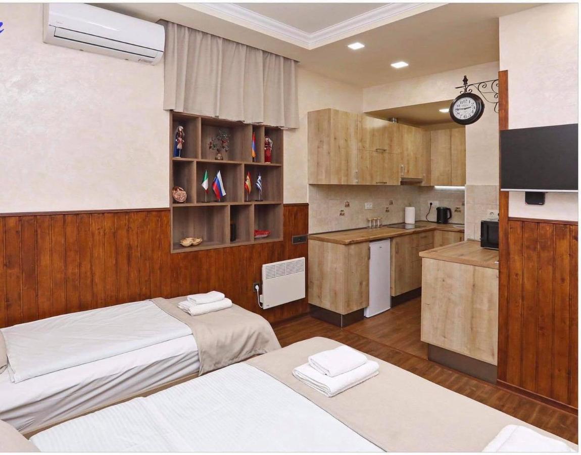 Family Mini-Hotel Martirosyan'S And Tours Γιερεβάν Εξωτερικό φωτογραφία