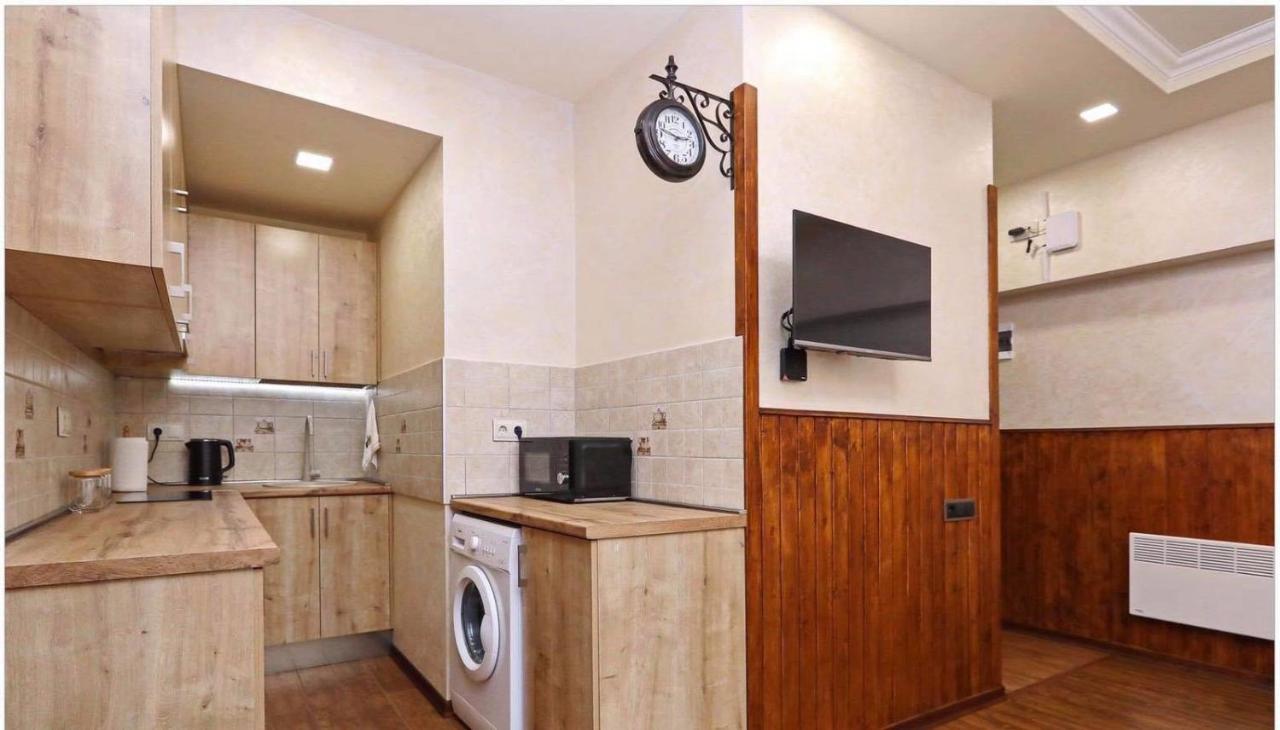 Family Mini-Hotel Martirosyan'S And Tours Γιερεβάν Εξωτερικό φωτογραφία