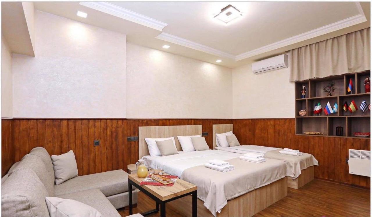 Family Mini-Hotel Martirosyan'S And Tours Γιερεβάν Εξωτερικό φωτογραφία