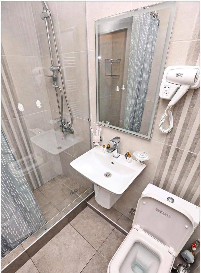 Family Mini-Hotel Martirosyan'S And Tours Γιερεβάν Εξωτερικό φωτογραφία
