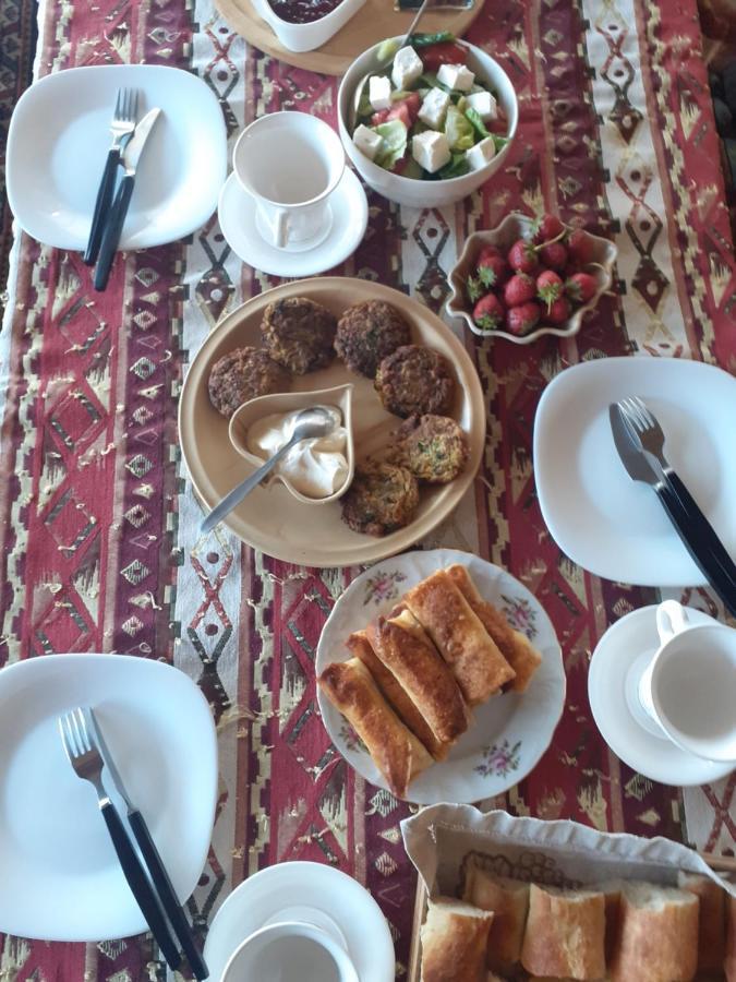 Family Mini-Hotel Martirosyan'S And Tours Γιερεβάν Εξωτερικό φωτογραφία