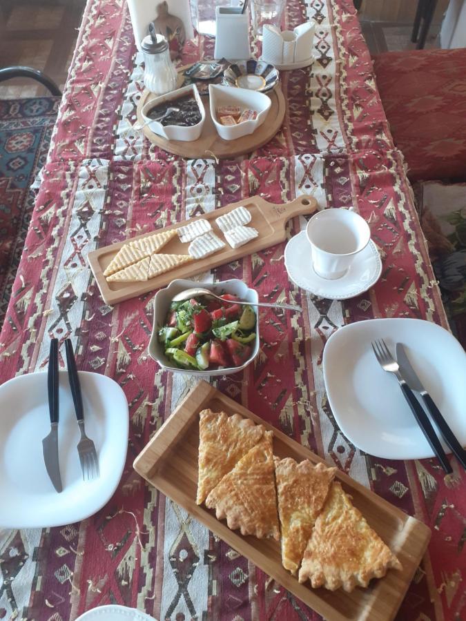 Family Mini-Hotel Martirosyan'S And Tours Γιερεβάν Εξωτερικό φωτογραφία
