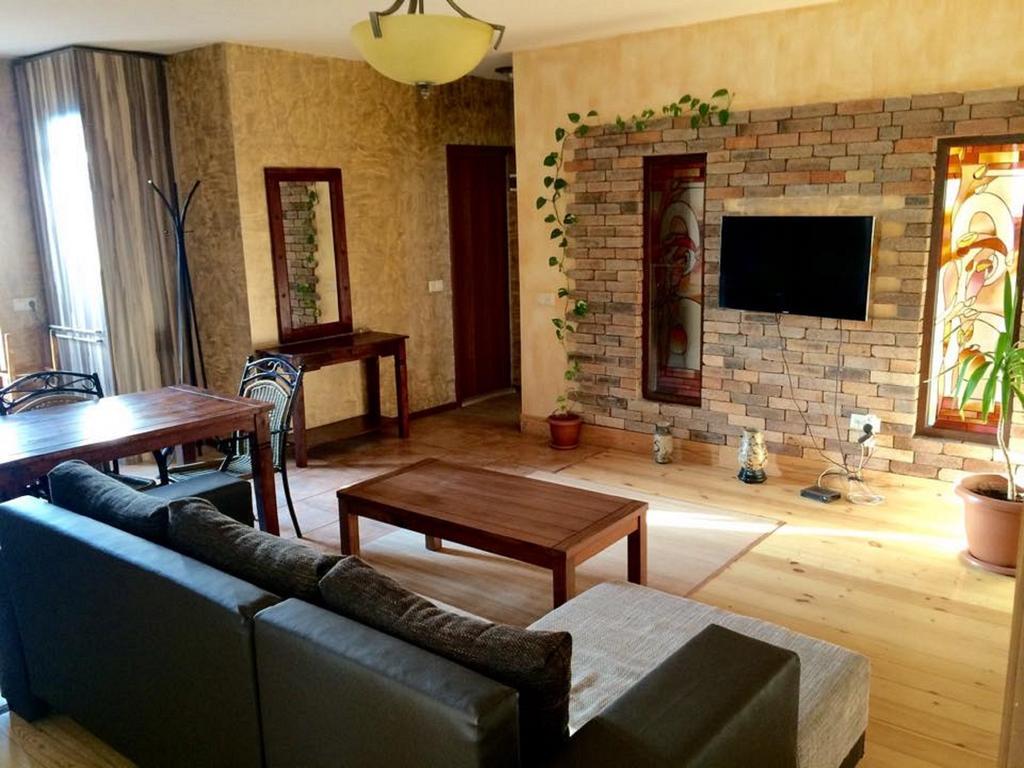 Family Mini-Hotel Martirosyan'S And Tours Γιερεβάν Δωμάτιο φωτογραφία