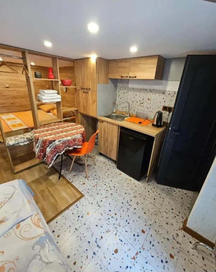 Family Mini-Hotel Martirosyan'S And Tours Γιερεβάν Εξωτερικό φωτογραφία