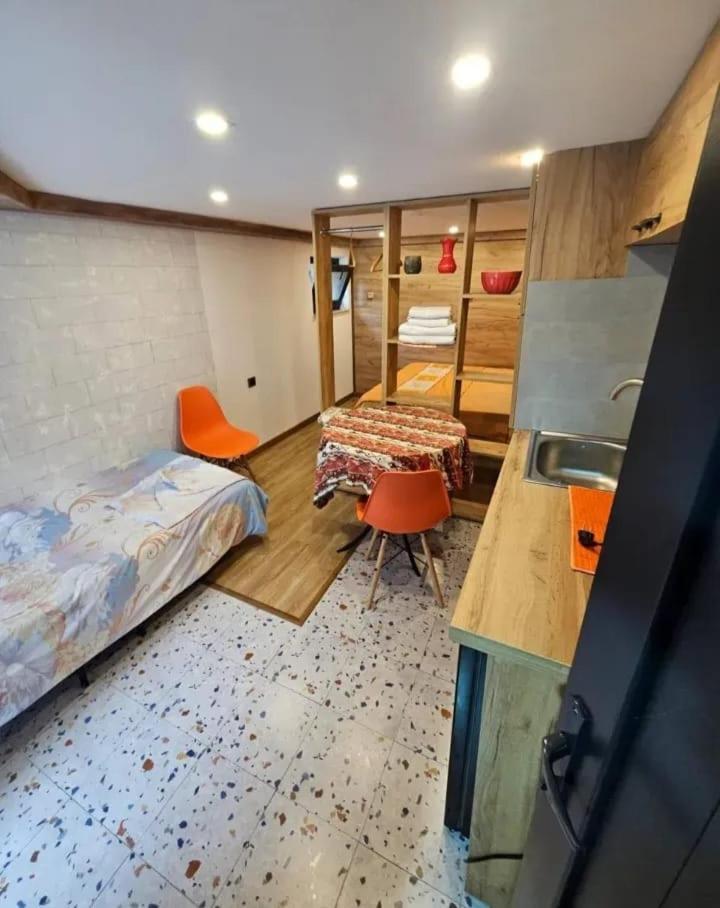 Family Mini-Hotel Martirosyan'S And Tours Γιερεβάν Εξωτερικό φωτογραφία