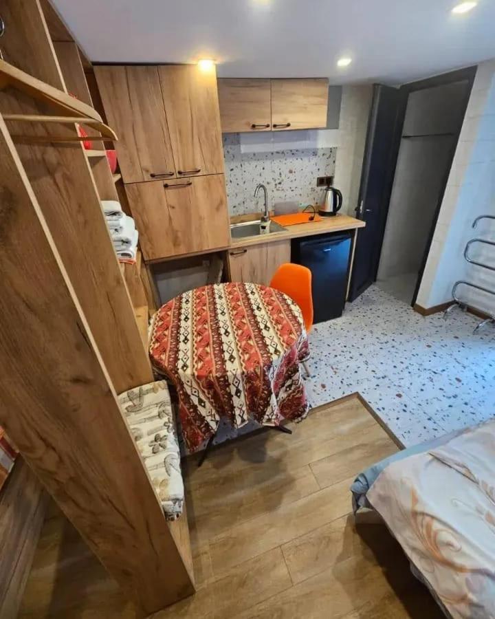 Family Mini-Hotel Martirosyan'S And Tours Γιερεβάν Εξωτερικό φωτογραφία