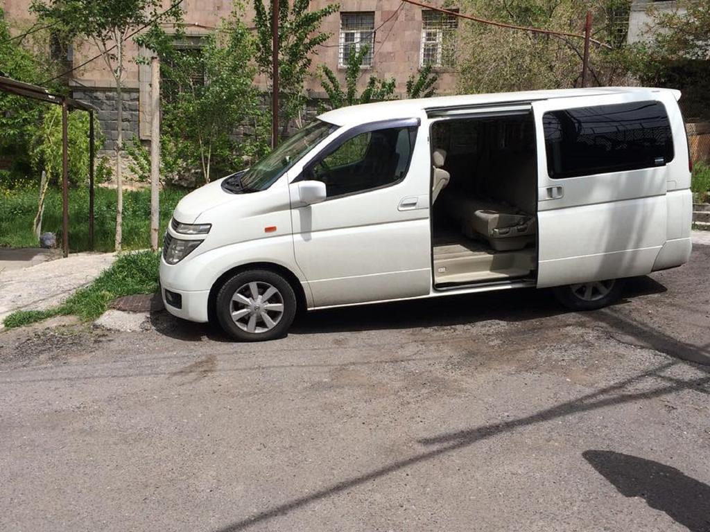 Family Mini-Hotel Martirosyan'S And Tours Γιερεβάν Εξωτερικό φωτογραφία