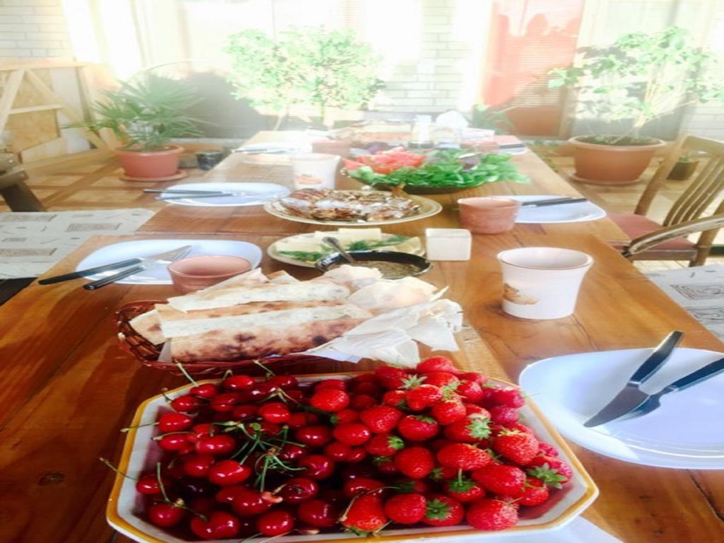 Family Mini-Hotel Martirosyan'S And Tours Γιερεβάν Εξωτερικό φωτογραφία