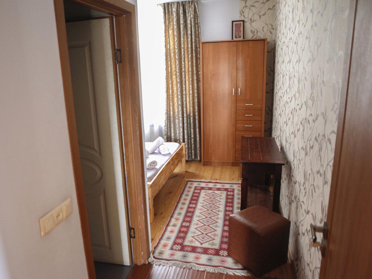 Family Mini-Hotel Martirosyan'S And Tours Γιερεβάν Εξωτερικό φωτογραφία